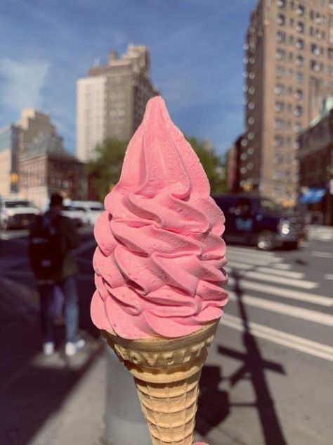 Strawberry Ice Cream Wallpaper, Strawberry Soft Serve Ice Cream, Es Cream Aesthetic, Ice Cream Astethic, Soft Serve Ice Cream Aesthetic, Strawberry Ice Cream Aesthetic, Aesthetic Ice Cream, Korean Ice Cream, 2022 End