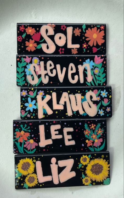 Nametag 
Starbucks 
Art Outdoor Art Creator Brownie Badge Ideas, Fun Name Tag Ideas, Chalk Name Tags Ideas, Cricut Starbucks Name Tag, Nametags Ideas, Work Name Tags Ideas, Starbucks Name Tags Ideas, Name Tag Design Ideas, Starbucks Decor