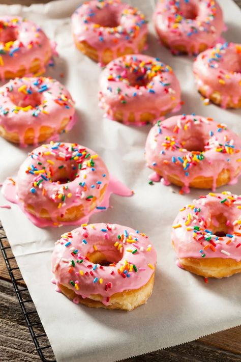 How to Make Strawberry Frosted Donuts? Pink Donut Glaze, Strawberry Donuts Recipe, Funfetti Sprinkles, Aka Birthday, Mini Donut Recipes, Strawberry Doughnut, Donuts Recipes, Homemade Donuts Recipe, Baked Donut Recipes