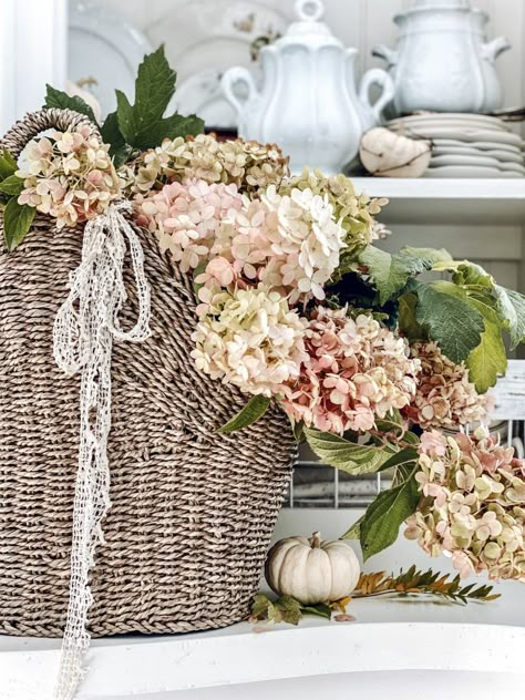 French Country Fall Decorating Ideas, French Country Fall Decor, French Country Baskets, Estate Kitchen, French Decorating Ideas, French Country Decorating Ideas, Paintings Creative, French Market Basket, French Baskets