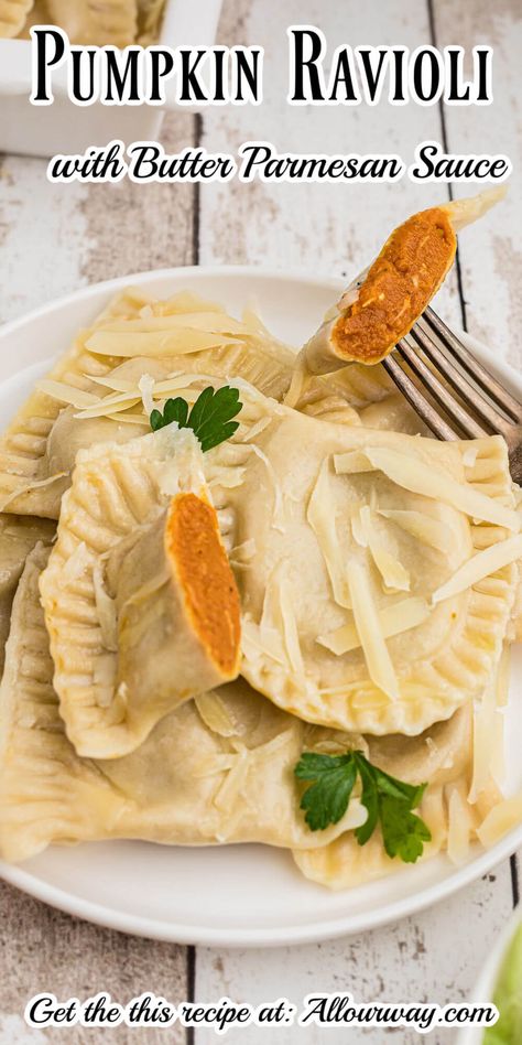 Pumpkin Ravioli Sauce, Butter Parmesan Sauce, Homemade Pumpkin Ravioli, Handmade Pasta Recipe, Easy Ravioli, Ravioli Sauce, Pumpkin Filling, Ravioli Filling, Pumpkin Ravioli