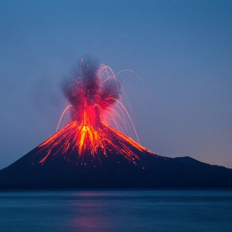 Volcano Pictures, Gulf Of Alaska, Tsunami Waves, Huge Waves, Lava Flow, Active Volcano, Nagasaki, Hiroshima, Art Studies