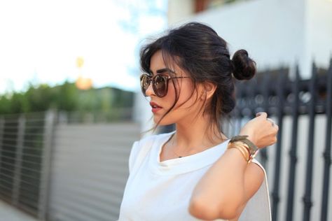 Good news: looking cute doesn't involve sweating. Sazan Hendrix, Embrace Messy Hair, Curly Hair Problems, Lob Hairstyle, Hair Problems, Hendrix, Vintage Hairstyles, Hair Cut, Messy Hairstyles