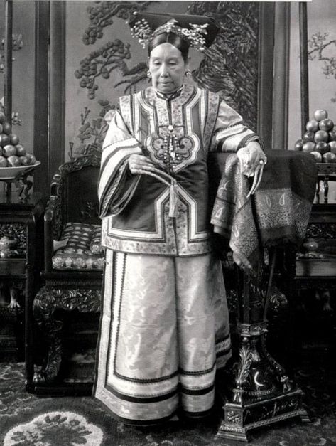 Chinese Long Tortoiseshell & Gilded Silver Fingernail Guard - Michael Backman Ltd Empress Dowager Cixi, Chinese Empress, Nail Guards, Empress Dowager, Boxer Rebellion, Empress Of China, Yangzhou, Women's History, Chinese History