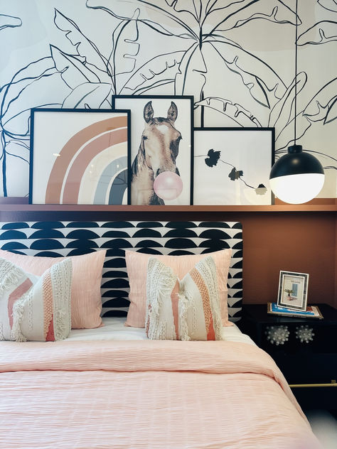 Transform your little equestrian's room into a horse lover's paradise with these enchanting bedroom ideas. Featuring horse-inspired decor, from majestic murals to cozy bedding with horse motifs, this design captures the spirit of the stables. Perfect for girls who dream of horseback adventures, this room combines the elegance of horses with playful and practical elements for a bedroom that's both fun and functional. Equestrian Bedroom Ideas, Equestrian Girls Bedroom, Girls Horse Bedroom Ideas, Equestrian Bedroom, Horse Girls Bedroom, Preteen Bedroom, Enchanting Bedroom, Horse Themed Bedrooms, Bedroom For Girls