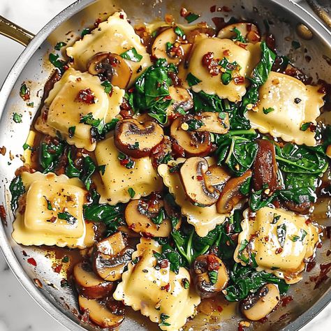 Mushroom Ravioli with Spinach - Recipes, Tasks & Tools Mushroom Ravioli Recipe, Ravioli With Spinach, Ravioli Recipe Homemade, Meatless Pasta, Spinach And Mushroom, Mushroom Ravioli, Homemade Ravioli, Filled Pasta, Ravioli Recipe