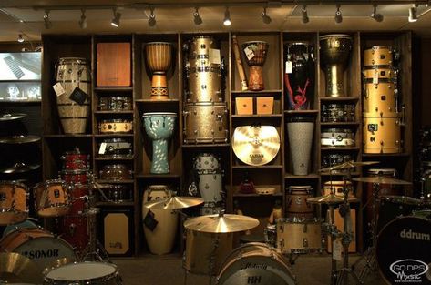 Drum Wall Storage, Musical Instrument Storage, Drum Shelves, Music Store Interior, Drum Room Ideas, Music Store Design, Home Music Studio Ideas, Instrument Room, Drum Studio