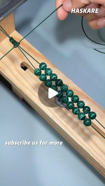 LU  Lindy on Instagram: "EASY DIY|Make a pretty knot for your beads bracelet #beadedbracelets #diycrafts #diy #healingcrystals" Bead Bracelet Knot Tutorial, Jewelry Making Tutorials Bracelets, Boho Bracelets Diy Tutorials, Knotting Bracelets Patterns, Making Stretchy Beaded Bracelets, Macrame Beaded Bracelet, Macrame Beaded Bracelets Diy, Beaded Bracelets Diy Tutorials, Beaded Necklace Diy Tutorials