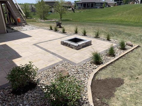 Square Patio With Round Fire Pit, Back Patio With Fire Pit, Cement Fire Pit Area, Fire Pit Layout, Corner Patio, Patio With Fire Pit, Outdoor Firepits, Country Backyard, Concrete Backyard