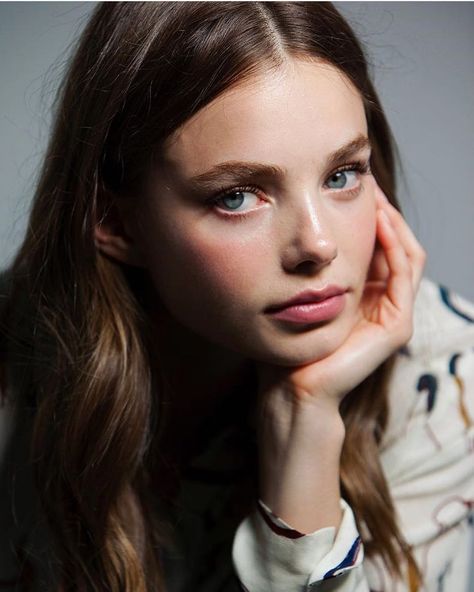 Kristine Froseth Kristine Froseth, Alaska Young, Looking For Alaska, Female Portrait, Girl Face, Beautiful Eyes, Face Claims, Woman Face, Blue Eyes