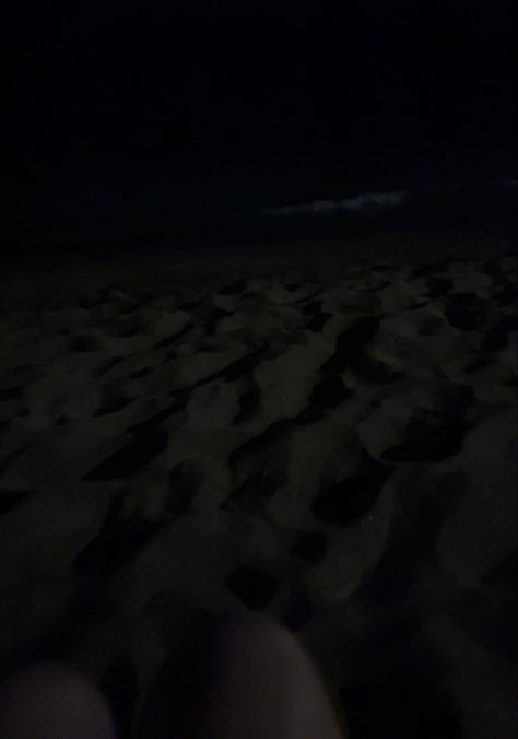 Hawaii Beach At Night, Late Night Beach Pictures, Beach Pictures Night, Beach Pics At Night, Beach Night Photos, Hawaii At Night, Beach At Night Aesthetic, Night Beach Aesthetic, Night Beach Pics