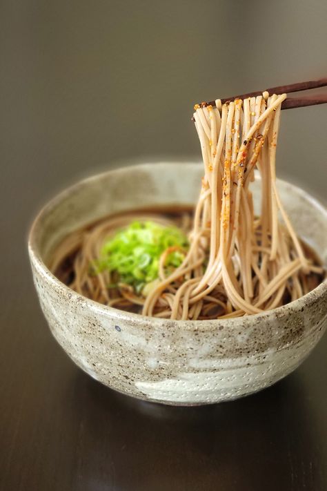 Cold Soba Noodle Recipe, Kombu Dashi, Soup Base Recipe, Soba Noodle Soup, Japanese Vegetarian Recipes, Soba Soup, Soba Recipe, Dashi Recipe, Japanese Soba Noodles