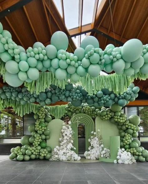 Dinosaur Party Balloon Arch, Jurassic Park Theme Party, Balloon Decorations Ideas, Jurassic Park Theme, Party Balloon Arch, Lion Birthday Party, Dinosaur Birthday Theme, Lion Birthday, Birthday 20