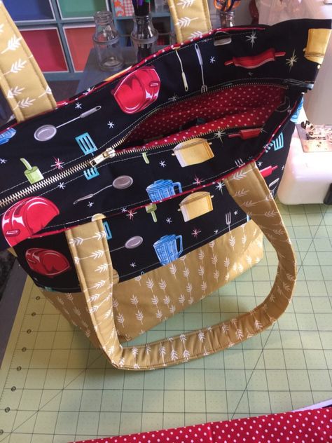 Handbag Sewing, Zippered Tote Bag, Purse Ideas, Sacs Tote Bags, Purse Organizer, Tote Bags Sewing, Fabric Handbags, Beginner Sewing Projects Easy, Zipper Tote Bag