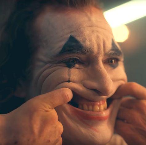 Joker (2019) Photo Joker Phoenix, Joker 2, Joker Smile, Smile Tattoo, Crying Face, Joker Tattoo, Images Disney, Joker Wallpapers, Fake Smile