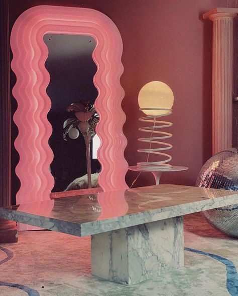 Ettore Sottsass Mirror, Pink Led Light, Ultrafragola Mirror, Ornate Bed, Pink Led Lights, Spring Lamp, Soft Neon, Tree Lamp, Vintage Bedroom