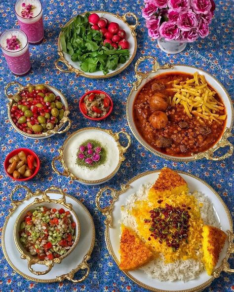 Iranian Party, Iranian Food Recipes, Iranian Aesthetic, Food Iran, Persian Stew, Food Iranian, Cooking Pictures, Persian Food Iranian Cuisine, Iranian Dishes