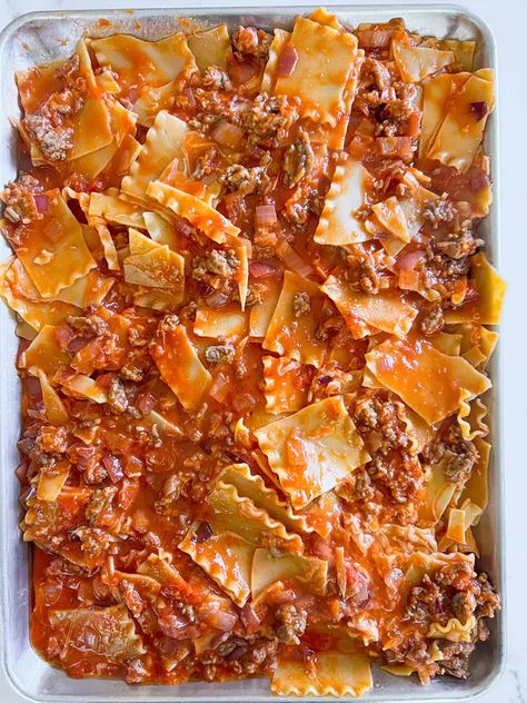 Sheet Pan Lasagna, Pan Lasagna, Giada Recipes, Lasagna Casserole, Sheet Pan Suppers, Sheet Pan Dinners Recipes, Pasta Dinners, Pasta Dinner Recipes, Giada De Laurentiis