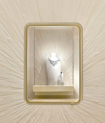 Chaumet paris Massage Room Design, Jewelry Shop Display, Jewelry Store Displays, Jewelry Store Interior, Jewelry Booth, Luxury Windows, Jewelry Store Design, Jewellery Shop Design, Perfume Display