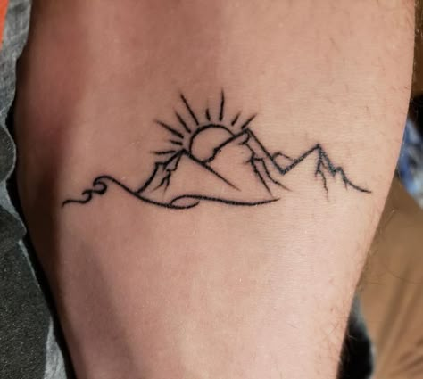 New Day Tattoo, Dawn Tattoo, Moutain Tattoos, Colorado Tattoo, Petit Tattoo, Muster Tattoos, Tattoos Geometric, Mountain Tattoo, Subtle Tattoos