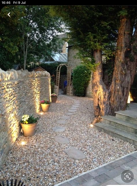 Paving Small Garden, Cotswold Patio Ideas, Mediterranean Modern Garden, Cotswold Gravel Garden, Decorative Pebbles Garden, Mediterranean Gravel Garden, Mediterranean Small Garden, Cotswold Stone Garden, Cotswold Patio