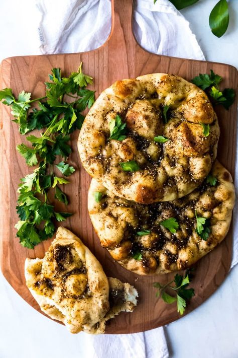 Man’oushe is a Middle Eastern, Lebanese flatbread. This flatbread is commonly served at breakfast, but is also delicious any time of the day! Find the recipe here: zaatar/?utm_source=rss&utm_medium=rss&utm_campaign=manoushe-with-zaatar PC:@iamnevernothungry Za'atar Recipe, Baba Ghanoush Recipe, Zaatar Recipe, Easy Flatbread Recipes, Easy Flatbread, Not Hungry, Flatbread Recipe, Za Atar, Flatbread Recipes