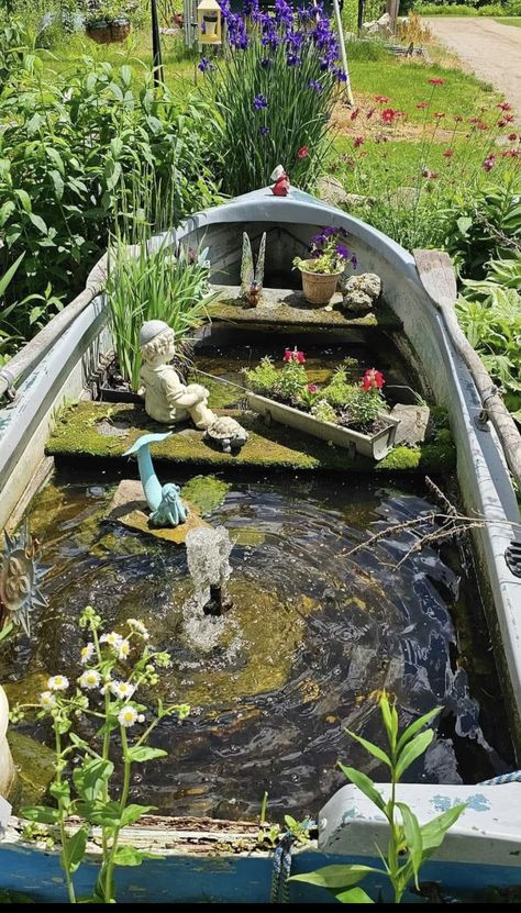 Boat Pond, Dog Friendly Backyard, Garden Pond Design, Pond Water Features, Pond Fountains, Backyard Water Feature, Waterfall Fountain, Pond Design, Fish Ponds