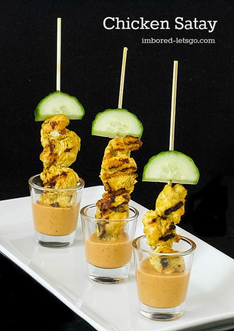 Chicken Satay served with peanut sauce makes a great appetizer or meal #chicken #asian #appetizer Satay Skewers, Chicken Satay Recipe, Satay Recipe, Chicken Satay, I'm Bored, Snacks Für Party, Great Appetizers, Peanut Sauce, Cooking On The Grill