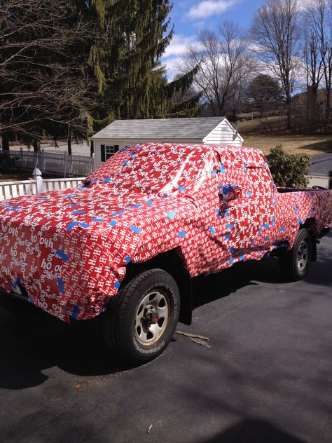 April Fools Day prank. Wrap car with leftover Xmas paper Pranks On Cars, Prank Wars Ideas Friends, Prank Wars Ideas, Yard Pranks Ideas Funny, Car Pranks Ideas, April Fools Ideas, Yard Pranks, Birthday Friend Funny, Camp Pranks