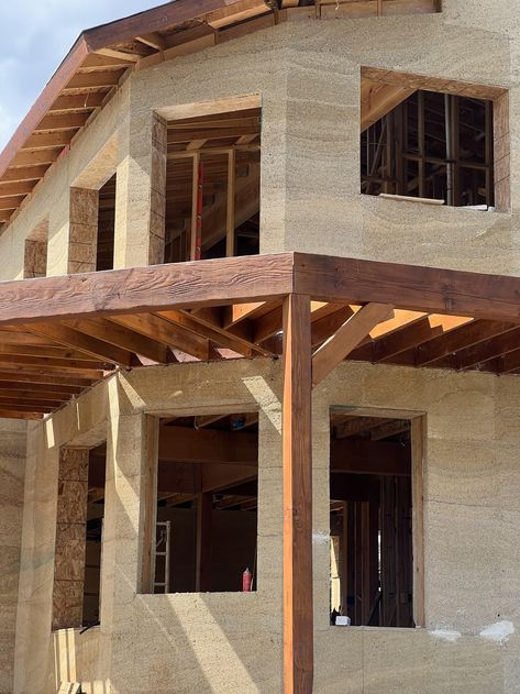 Spotlight: 3 New Hemp Houses in the USA — HempBuild Magazine Summer In Texas, Hemp House, American Clay, Urban Housing, Rammed Earth, Earth Homes, Natural Building, Chelsea House, Building Companies