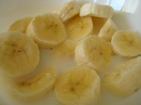 bananas and milk with sugar Banana Cereal, Art Spread, Milk Banana, I Was A Child, Banana Milk, Banana Slice, Evening Snacks, Milk Recipes, Fun Snacks