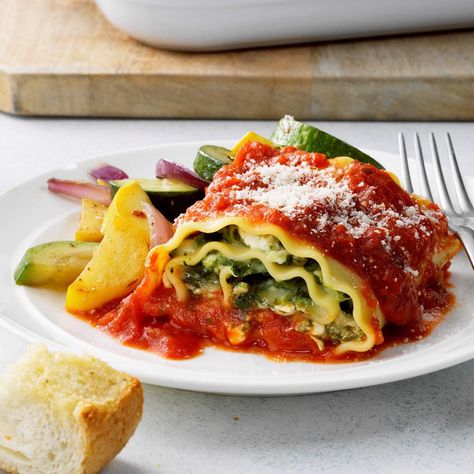 Spinach and Cheese Lasagna Rolls Rice Lasagna, Spinach Lasagna Roll Ups, Spinach Rolls, Spinach Lasagna Rolls, Pasta Casserole Recipes, Lasagna Roll Ups, Pasta Casseroles, Italian Meals, Roll Ups Recipes