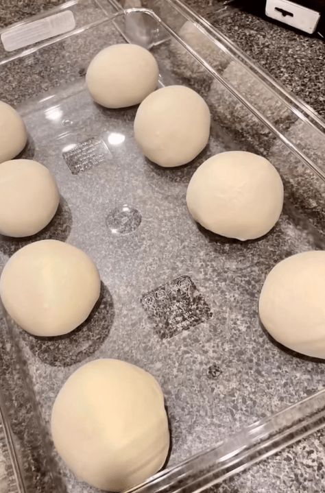 72-Hour Cold Fermented Pizza Dough Recipe - the CAMBRO blog 72 Hour Pizza Dough Recipe, Cold Fermented Pizza Dough, Fermented Pizza Dough, Fermented Pizza Dough Recipe, Make Pizza At Home, Yeast Baking, Best Pizza Dough Recipe, Best Pizza Dough, Pizza At Home