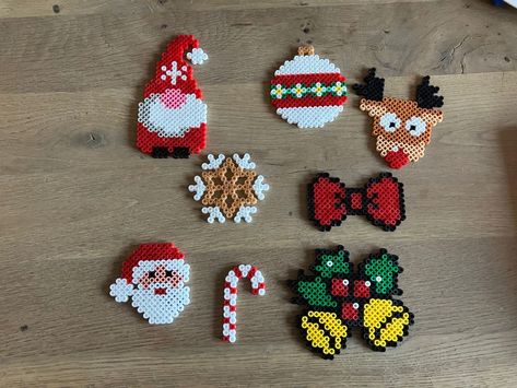 Perler Beads Christmas Ornaments, Christmas Perler Beads Patterns, Hama Beads Patterns Christmas, Spiderman Perler Beads, Christmas Perler Bead Patterns, Perler Bead Ornaments, Hama Beads Christmas, Christmas Perler Beads, Christmas Beads