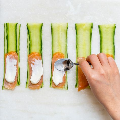 These Clean Eating Smoked Salmon Cucumber Rolls are Simple and Fun! | Clean Food Crush Cetaring Ideas, Keto Aesthetic Food, Healthy Food Recipes For Lunch, Food Recipes Lunch, Smoked Salmon Cucumber, Salmon Cucumber, Cucumber Rolls, Clean Meals, Sommer Mad