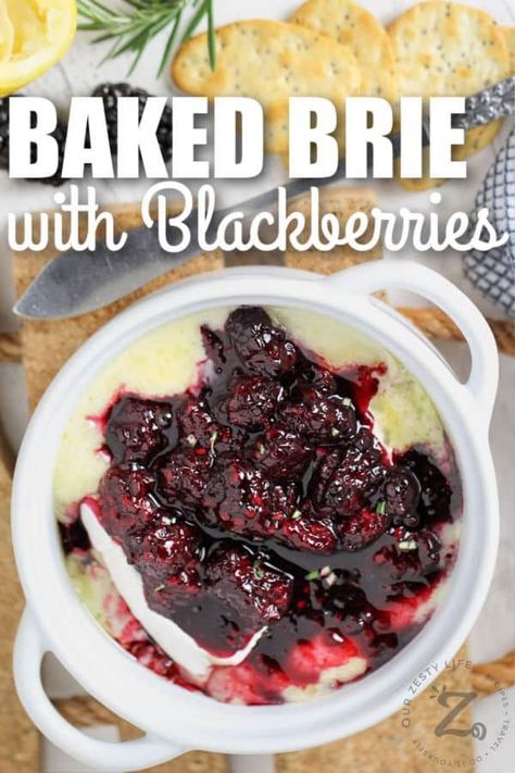 Warm Brie, Baked Brie With Jam, Brie Cheese Recipes, Blackberry Compote, Baked Brie Recipes, Brie Appetizer, Homemade Appetizer, Fruit Appetizers, Brie Recipes