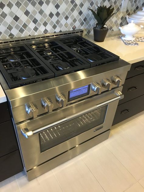 Cooking Stoves Kitchen, New Stove Design, Cooking Range In Kitchen, Kitchen Stove Ideas, Modern Kitchen Stove, Modern Kitchen Stoves, Gas Stove With Oven, Range Kitchen, Samsung Range