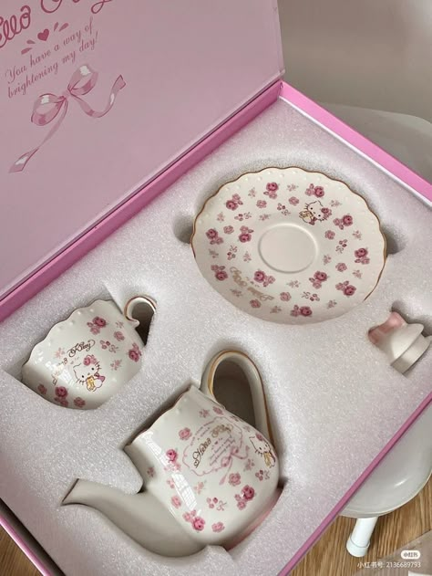 Tea Set Aesthetic, Aesthetic Tea Cup, Cute Kitchenware, Kawaii Kitchen, Aesthetic Tea, Kawaii Cups, Crockery Design, Set Aesthetic, Aesthetic Objects