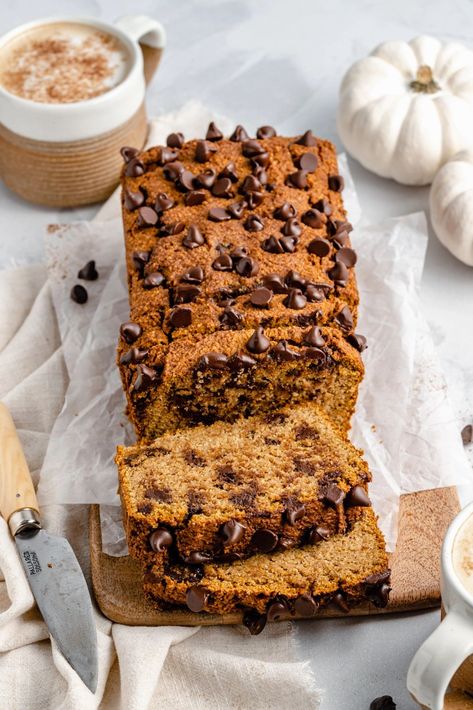 Delicious one bowl almond flour pumpkin bread made with nourishing ingredients, packed with pumpkin spices and naturally sweetened with a bit of pure maple syrup. This wonderful dairy free & gluten free pumpkin bread recipe can easily be made paleo and is incredible with a few chocolate chips! #pumpkinbread #pumpkinrecipe #quickbread #almondflour #glutenfree Fermented Squash, Gluten Free Pumpkin Bread Recipe, Butternut Squash Bread, Weston Price, Squash Bread, Fermented Bread, Gluten Free Pumpkin Bread, Flours Banana Bread, Chocolate Chip Bread