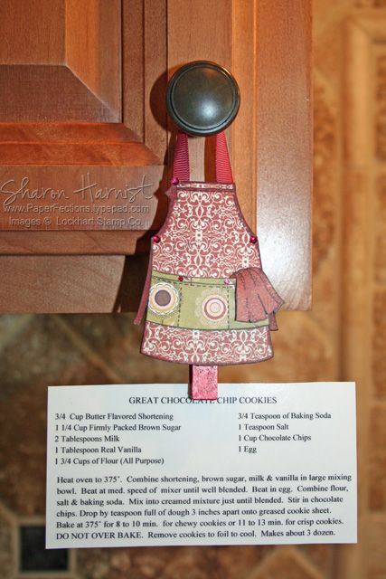 Diy Recipe Holder Ideas, Diy Recipe Card Holder, Recipe Holder Ideas, Diy Recipe Holder, Recipe Holders Diy Ideas, Recipe Card Holders, Recipe Holder, Red Apron, Bazaar Crafts