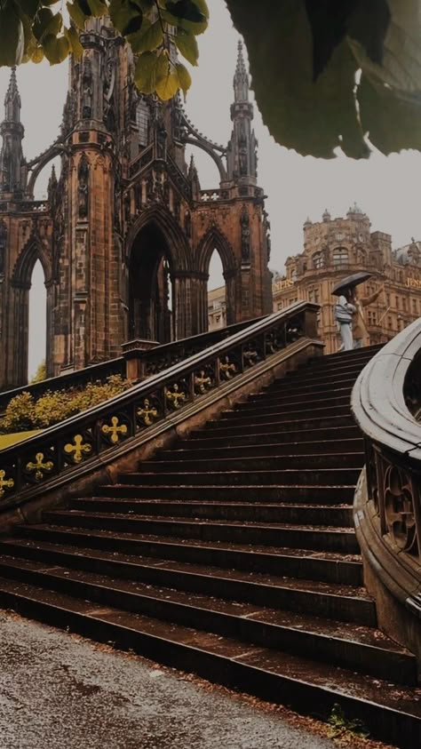 Edinburgh Background, Living In Edinburgh, Edingbruh Autumn, Edinburgh Aesthetic Dark, Edinburgh Aesthetic Wallpaper, Edinburgh Rain, Edinburgh Wallpaper, Edinburgh Scotland Aesthetic, Edinburgh Architecture