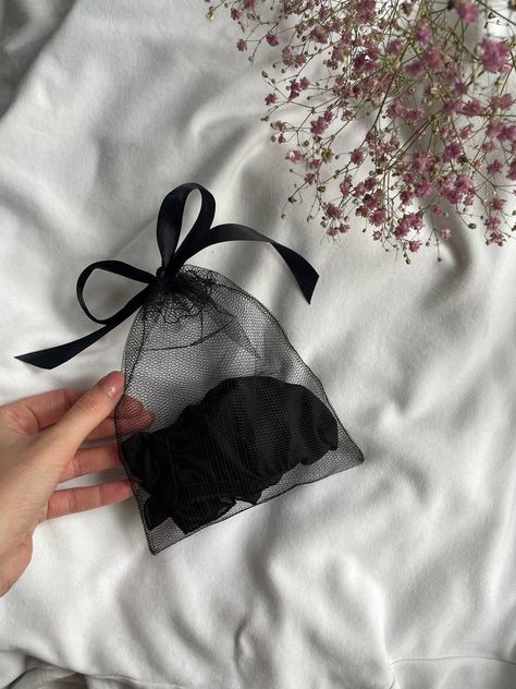 Black gift bag with organza ribbon Handmade Pouches, Handmade Pouch, Pouch Packaging, Business Packaging, Organza Pouch, Small Business Packaging, Lavender Bags, Transparent Bag, Bag Packaging