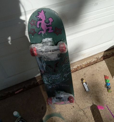 Skateboard art icp skull spraypaint Painted Skateboard, Mini Skateboard, Skateboard Design, Skateboard Art, Spray Painting, Paint Designs, Spray Paint, I Try, Skating