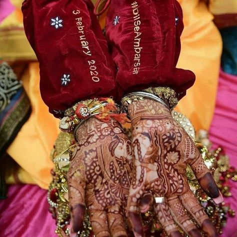 Chooda cover Chooda Cover Designs, Chooda Cover, Maroon Chooda, Wedding Dulhan, Bride Photos Poses, Red Bangles, Sabyasachi Bride, Punjabi Bride, Bridal Outfit