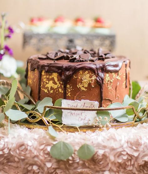 15 Decadent and Delectable Fall Wedding Cakes Groom Cake Ideas, Cake Ideas Chocolate, Mint Wedding Cake, Cake Fall, Cheesecake Wedding Cake, Wedding Cheesecake, Dark Chocolate Mint, Chocolate Wedding, Groom Cake