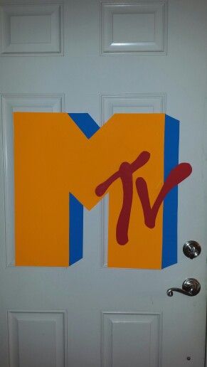 80's MTV sign made from poster board Diy 80s Decor, Mtv Decorations, Mtv Themed Party Decorations, 90s Door Decorations, 80s Door Decorating, Diy Mtv Sign, 80s Themed Bulletin Board, 80s Theme Auction, Diy 80s Party Decorations