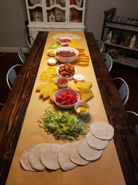 Taco Bar Buffet, Buffet Set Up, Mexican Night, Buffet Set, Taco Party, Bar Table Sets, Taco Bar, Taco Night, Bar Set Up