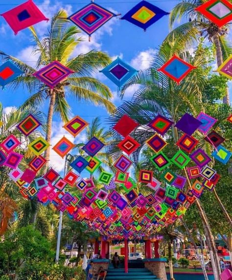 Mexican Restaurant Decor, Huichol Art, Mexico Art, Gods Eye, Venue Decor, Mexican Party, Stage Decorations, Kites, Diwali Decorations