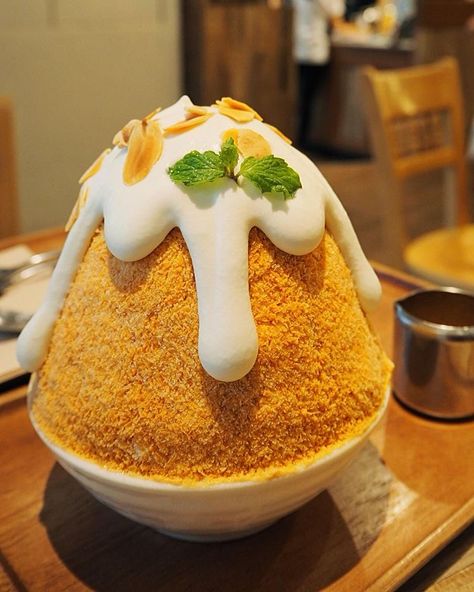 Bingsu Korean, Korean Shaved Ice, Shaved Ice Recipe, Eat Thai, Thai Milk Tea, Best Food Photography, Shave Ice, Thai Tea, Shaved Ice