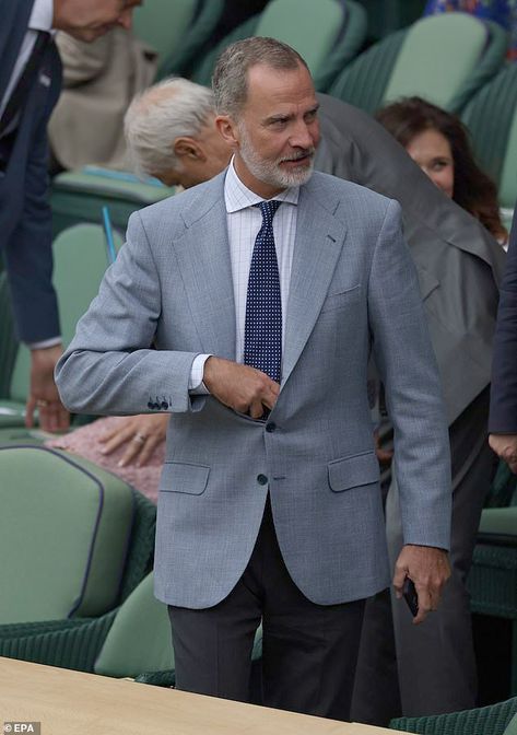 derek guy on Twitter: "King of Spain at the final day of Wimbledon. This looks great. Very rare to see this level of tailoring nowadays, even on the wealthy. So let's talk about some of the reasons why it's great. 🧵 https://t.co/nZtDzxkMxN" / Twitter Mens Tennis Outfit, Outfits For Spain, Spanish King, King Of Spain, Wimbledon Fashion, King Felipe Of Spain, Prince Mohammed, Carlos Alcaraz, Spanish Royalty